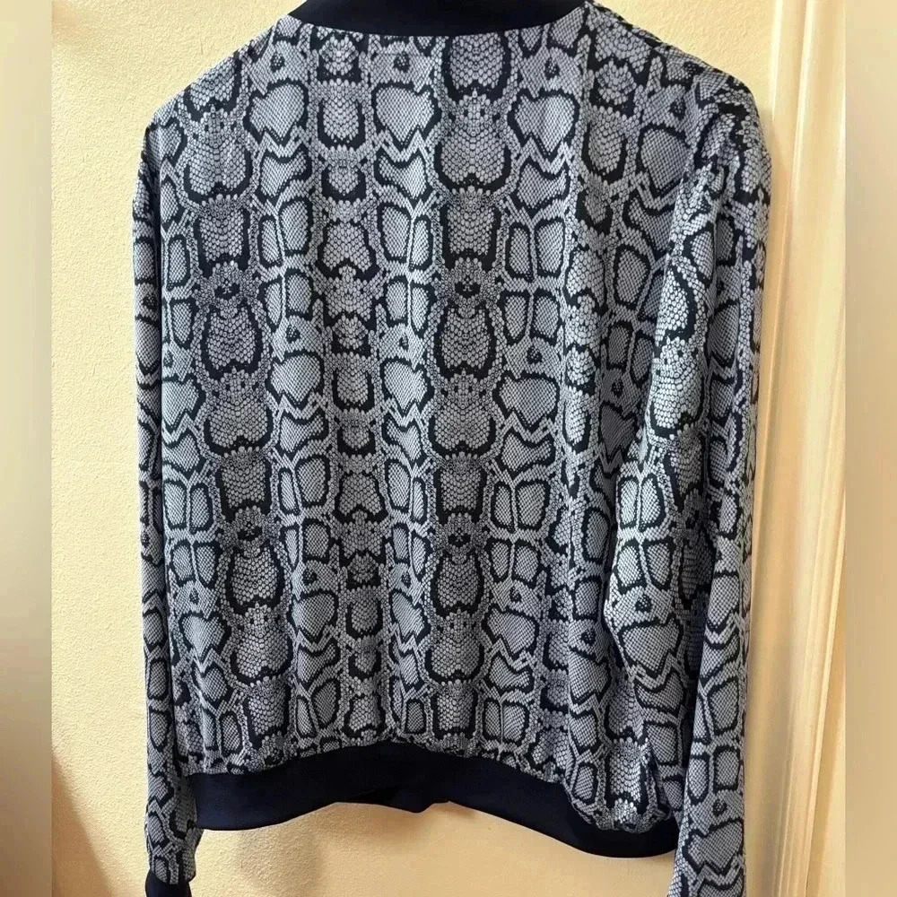 Stella & Dot “Don’t let them tell you no” bomber jacket in navy size Large. - Picture 2 of 7